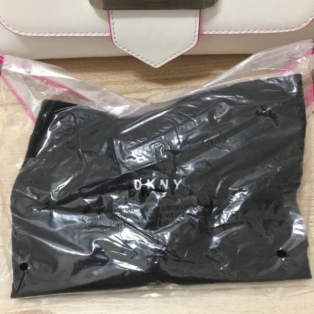 𝅺dkny Val Flap Shoulder Bag